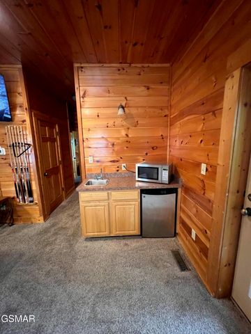 1726 Summit View Way, Pigeon Forge, TN 37862