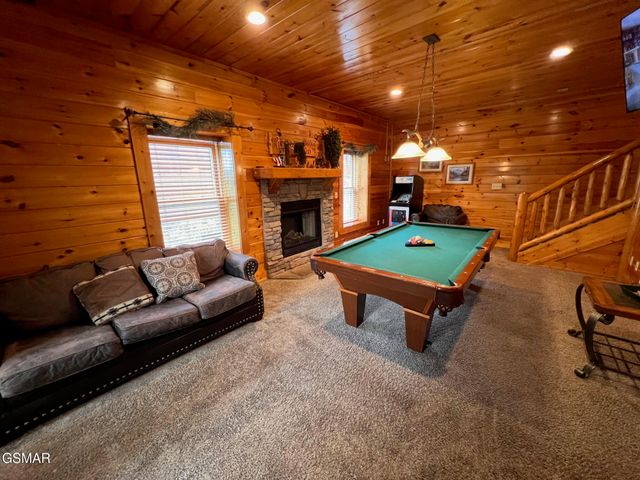 1726 Summit View Way, Pigeon Forge, TN 37862