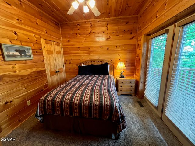 1726 Summit View Way, Pigeon Forge, TN 37862