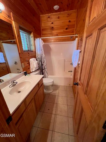 1726 Summit View Way, Pigeon Forge, TN 37862