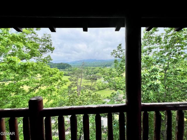 1726 Summit View Way, Pigeon Forge, TN 37862