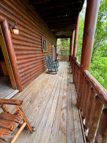1726 Summit View Way, Pigeon Forge, TN 37862