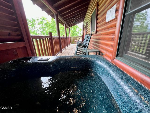 1726 Summit View Way, Pigeon Forge, TN 37862