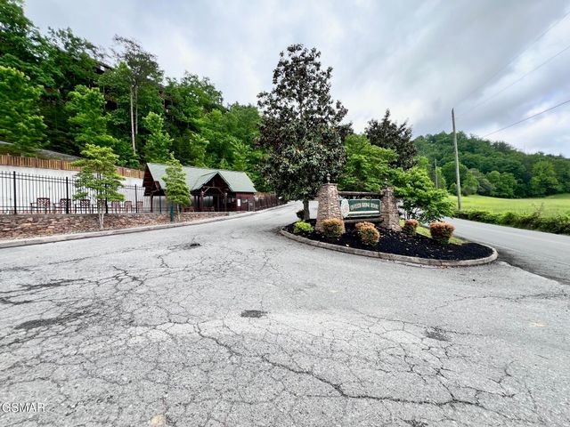 1726 Summit View Way, Pigeon Forge, TN 37862