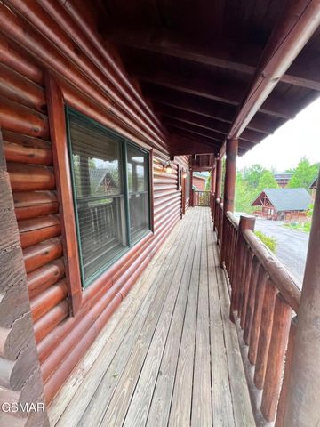 1726 Summit View Way, Pigeon Forge, TN 37862