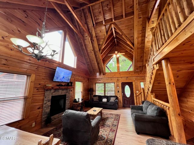 1726 Summit View Way, Pigeon Forge, TN 37862