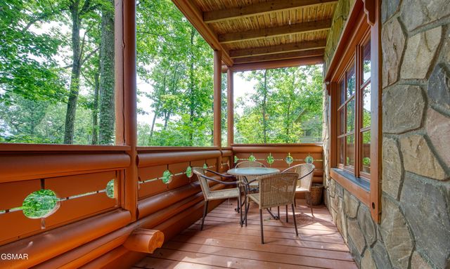 917 Pine Cone Way, Gatlinburg, TN 37738