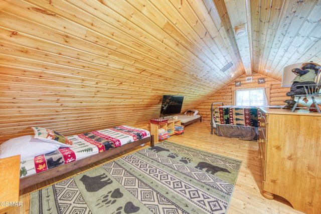 917 Pine Cone Way, Gatlinburg, TN 37738