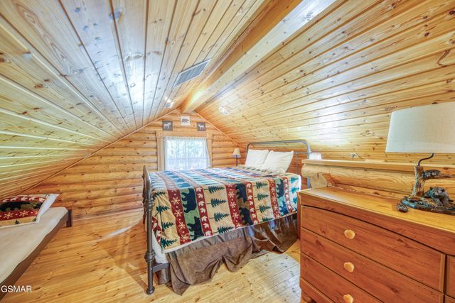 917 Pine Cone Way, Gatlinburg, TN 37738