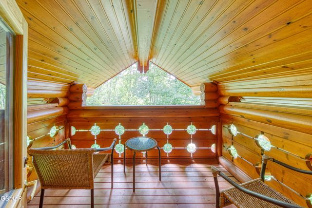 917 Pine Cone Way, Gatlinburg, TN 37738