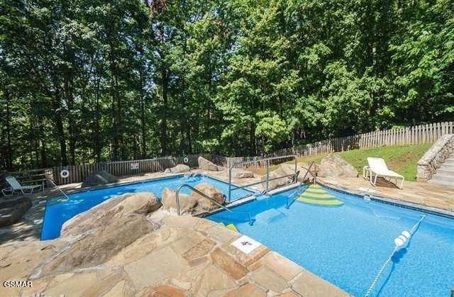 917 Pine Cone Way, Gatlinburg, TN 37738