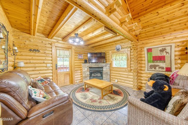 917 Pine Cone Way, Gatlinburg, TN 37738