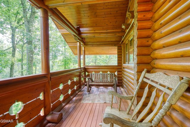 917 Pine Cone Way, Gatlinburg, TN 37738