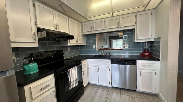 3601 Inverrary Drive 206, Lauderhill, FL 33319