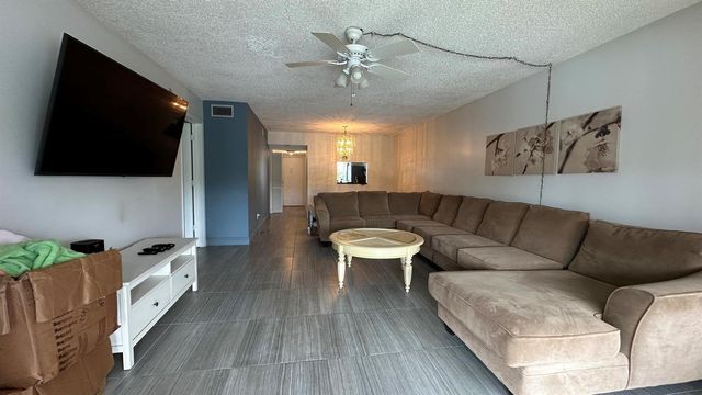 3601 Inverrary Drive 206, Lauderhill, FL 33319