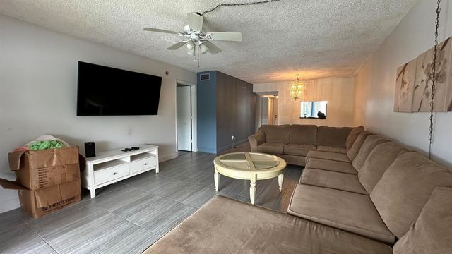 3601 Inverrary Drive 206, Lauderhill, FL 33319