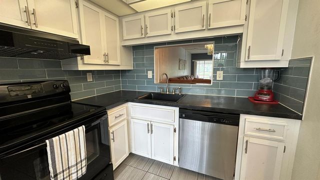 3601 Inverrary Drive 206, Lauderhill, FL 33319