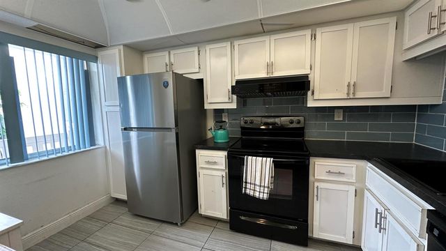 3601 Inverrary Drive 206, Lauderhill, FL 33319