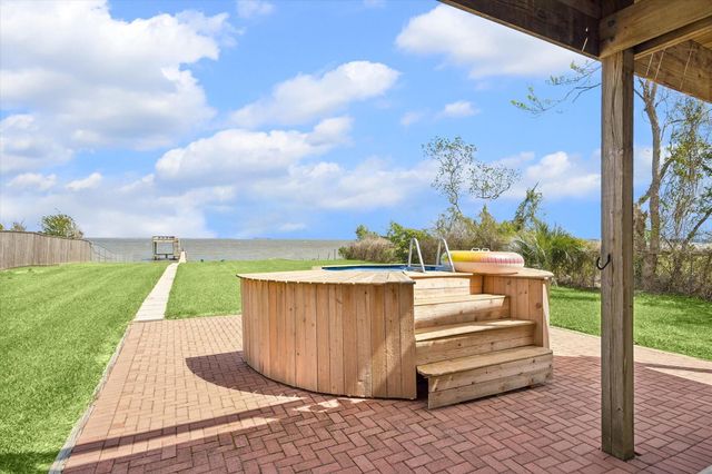 2015 Crescent Drive, La Porte, TX 77571