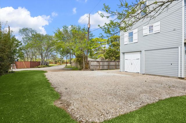 2015 Crescent Drive, La Porte, TX 77571