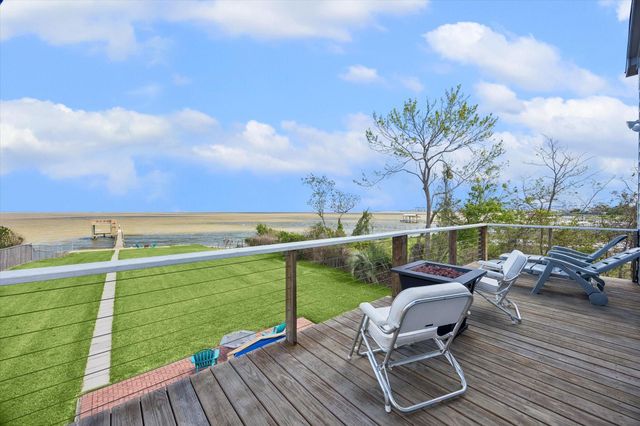 2015 Crescent Drive, La Porte, TX 77571