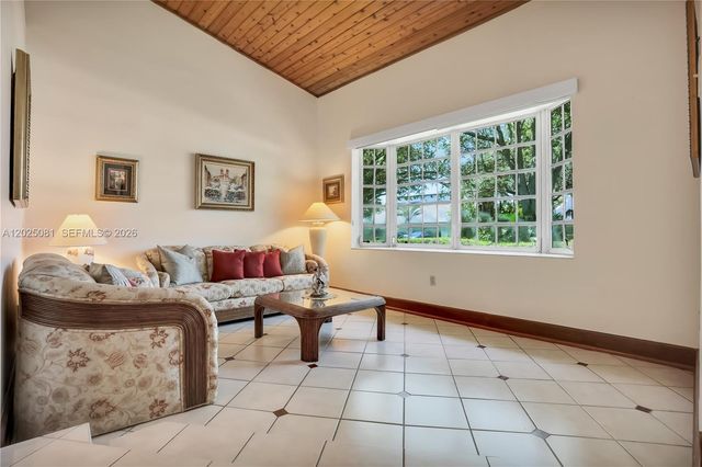 9861 SW 130th St, Miami, FL 33176
