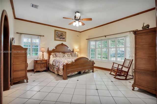 9861 SW 130th St, Miami, FL 33176