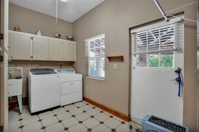9861 SW 130th St, Miami, FL 33176