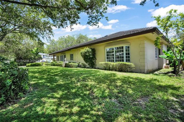 9861 SW 130th St, Miami, FL 33176