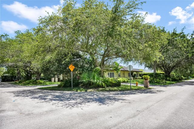 9861 SW 130th St, Miami, FL 33176