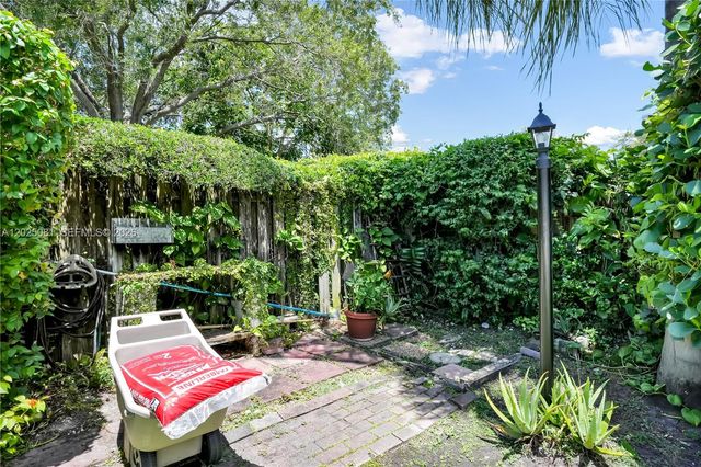 9861 SW 130th St, Miami, FL 33176