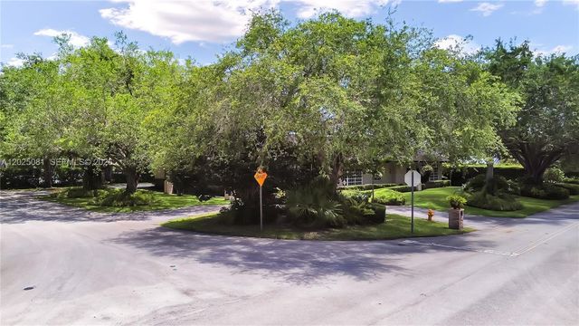 9861 SW 130th St, Miami, FL 33176