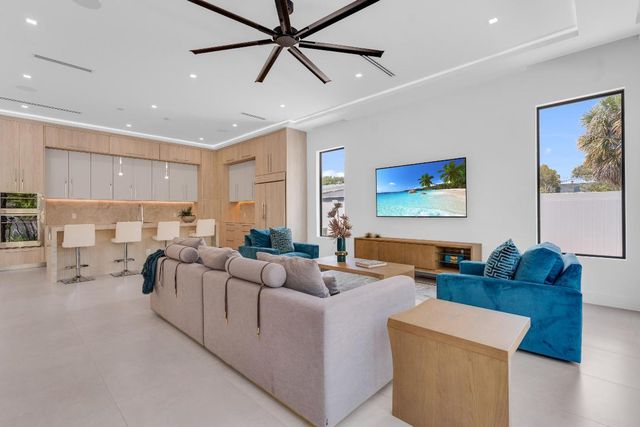 239 NE 11th Street, Delray Beach, FL 33444