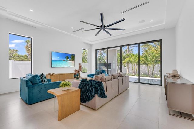 239 NE 11th Street, Delray Beach, FL 33444