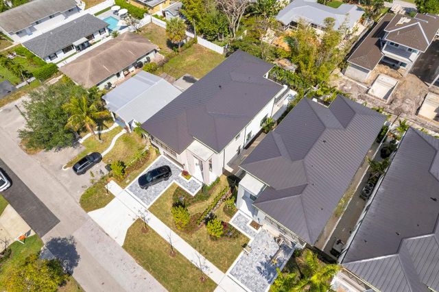 239 NE 11th Street, Delray Beach, FL 33444