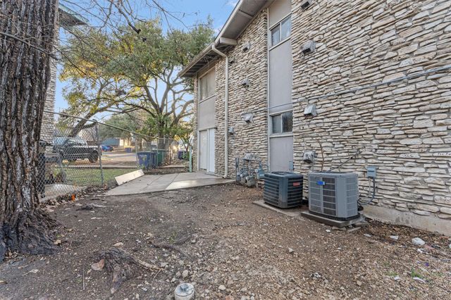 2501 Manor CIR A, Austin, TX 78723