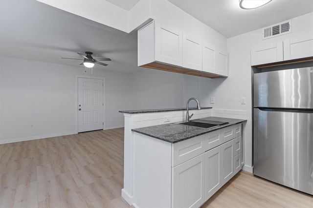 2501 Manor CIR A, Austin, TX 78723