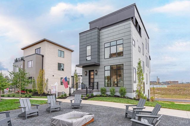 2926 Three Oaks Lane, Cincinnati, OH 45209