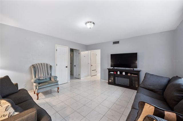 105 HILL CIRCLE, Lake Wales, FL 33859