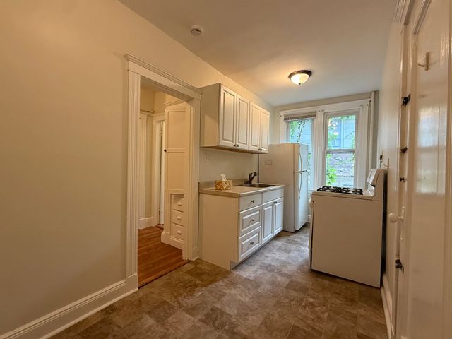 32 Sidlaw Rd 5, Boston, MA 02135