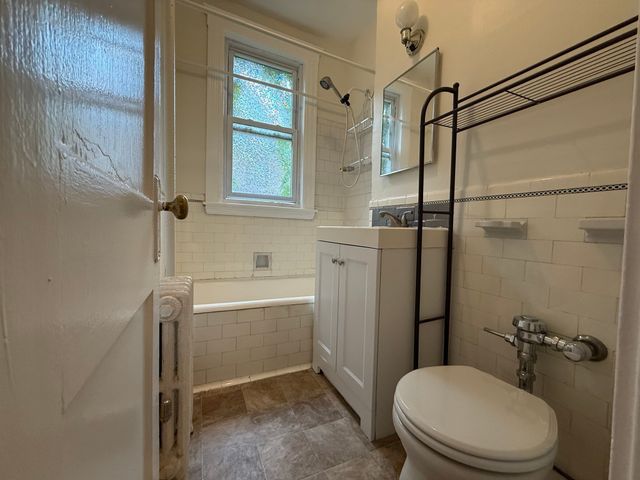32 Sidlaw Rd 5, Boston, MA 02135
