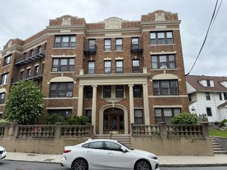 32 Sidlaw Rd 5, Boston, MA 02135