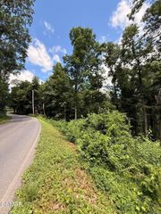 12 Cherokee Drive, Dandridge, TN 37725