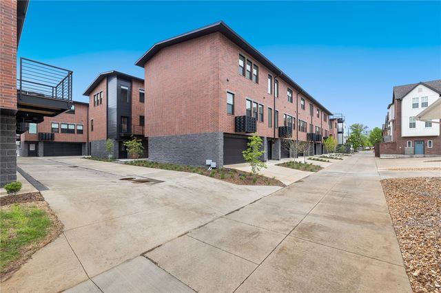628 SW Bluebird Aly, Bentonville, AR 72712