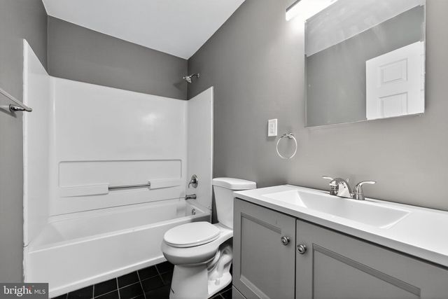 1 W MCCAULLEY CT, Wilmington, DE 19801