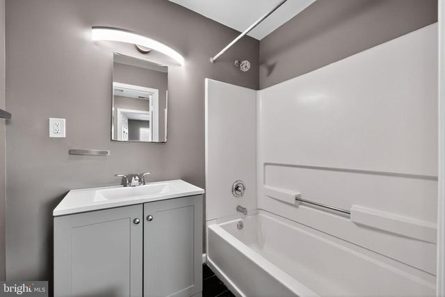 1 W MCCAULLEY CT, Wilmington, DE 19801