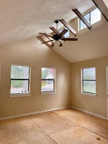 6 Woodridge CIR, Wimberley, TX 78676