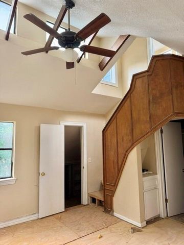 6 Woodridge CIR, Wimberley, TX 78676