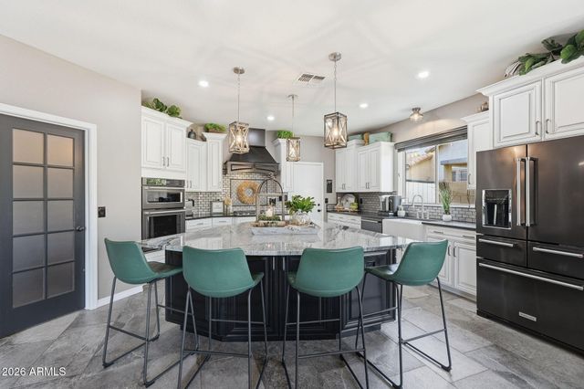 25855 N SANDSTONE Way, Surprise, AZ 85387