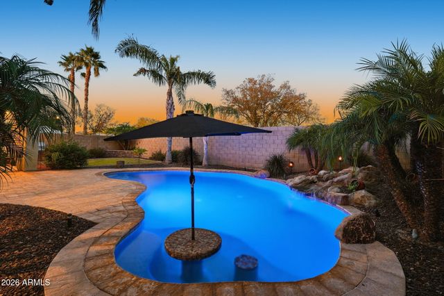 25855 N SANDSTONE Way, Surprise, AZ 85387